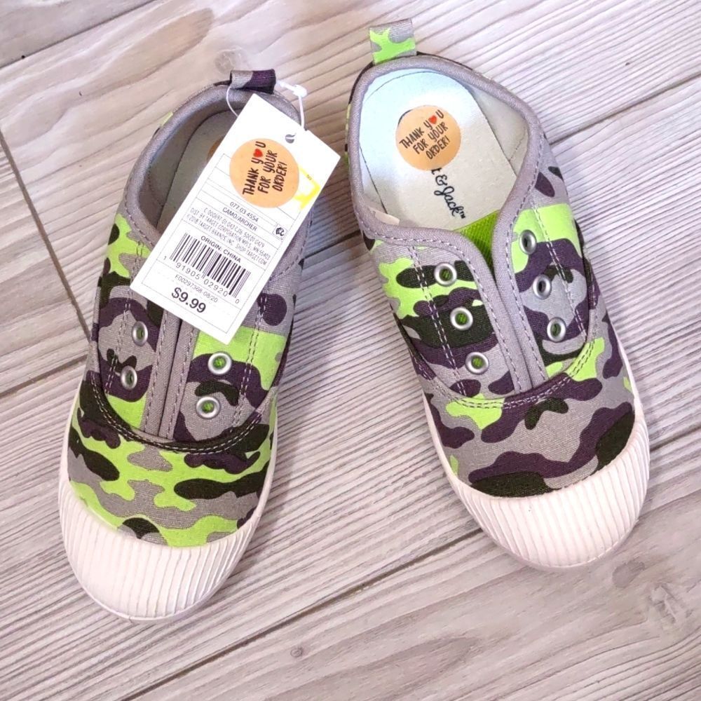 (17-4019)  Cat & Jack Archer Size 12